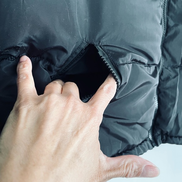 Black Cropped Puffer Jacket with High Collar and Quilted Design - Picture 4 of 8